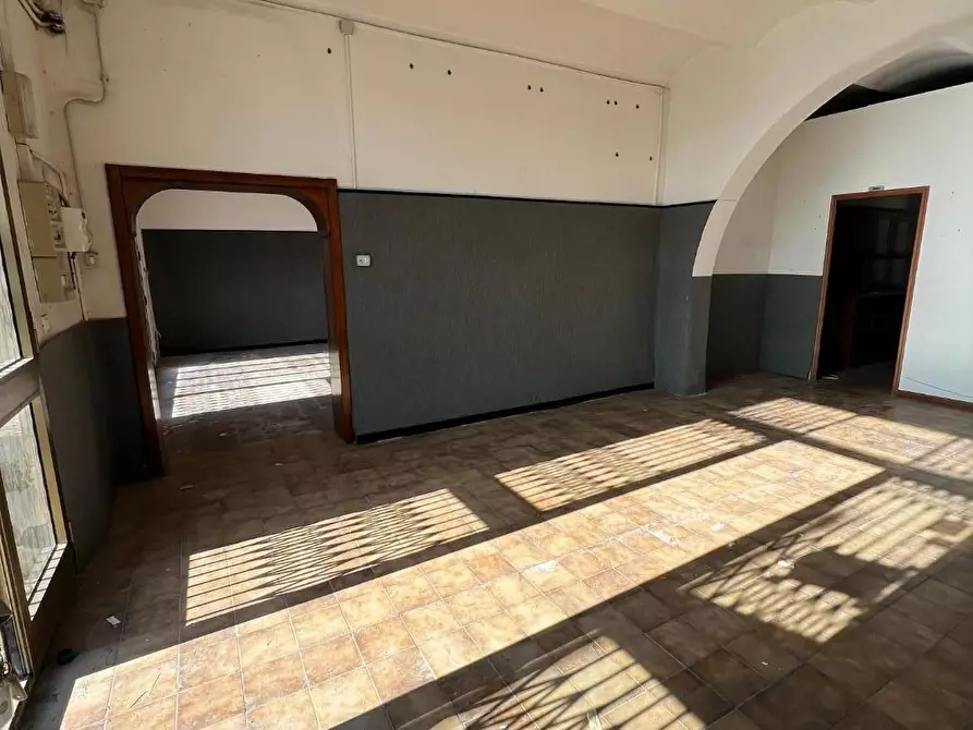 Immagine 5 di Locale commerciale in vendita  a Calcinaia