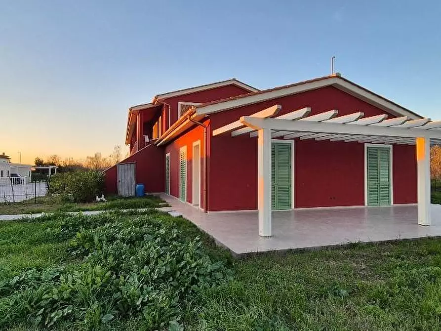 Immagine 7 di Villa in vendita  a Calcinaia
