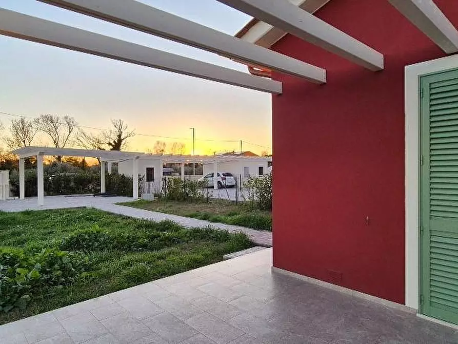 Immagine 10 di Villa in vendita  a Calcinaia