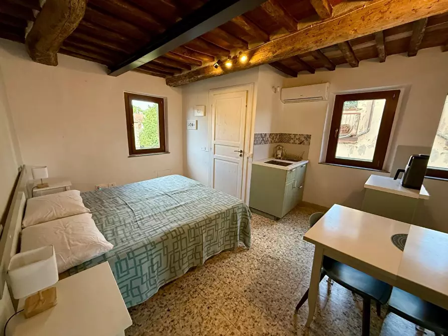 Immagine 1 di Appartamento in affitto  a Lucca