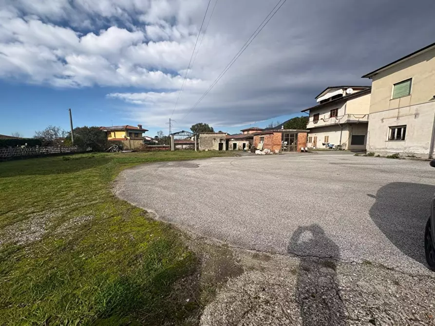 Immagine 4 di Palazzo in vendita  a Montignoso