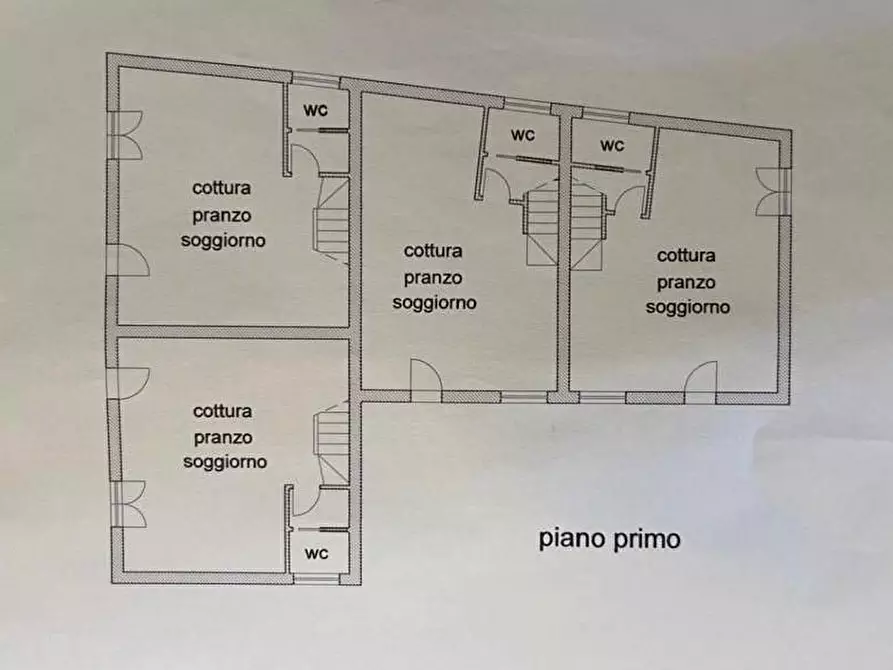 Immagine 6 di Palazzo in vendita  a Montignoso
