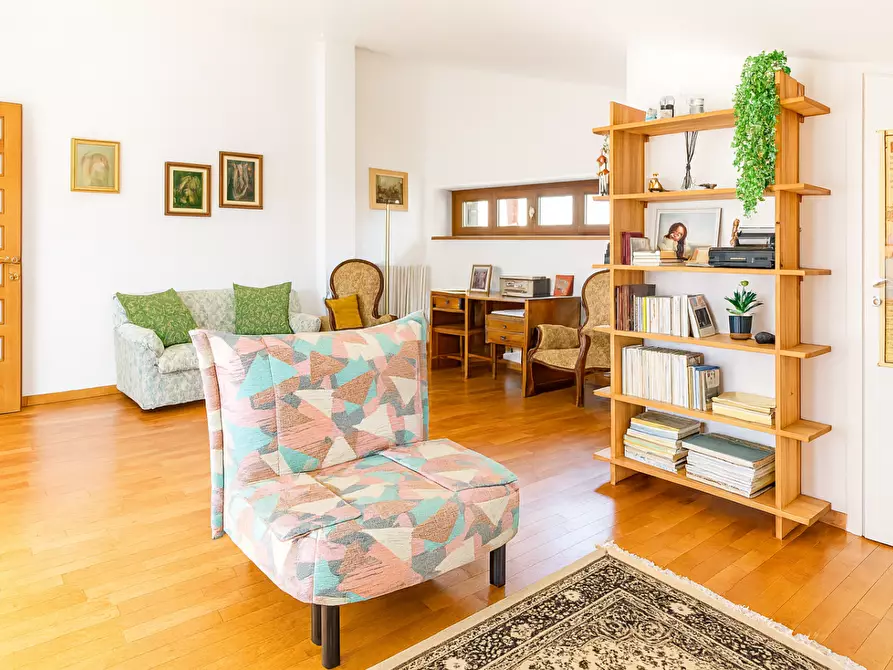 Immagine 15 di Casa bifamiliare in vendita  a Pontedera