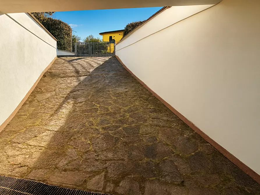 Immagine 19 di Casa bifamiliare in vendita  a Pontedera