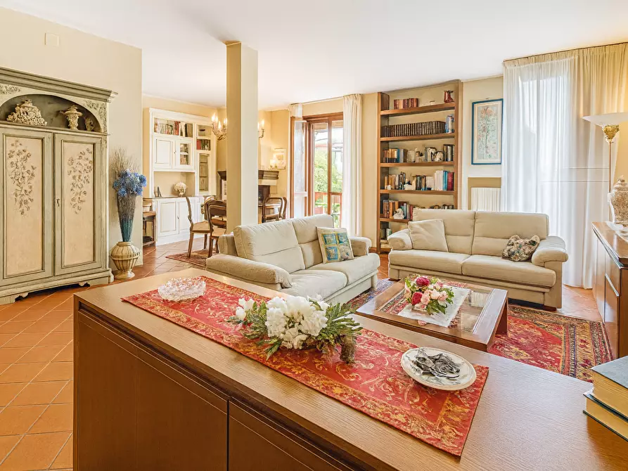 Immagine 2 di Casa bifamiliare in vendita  a Pontedera