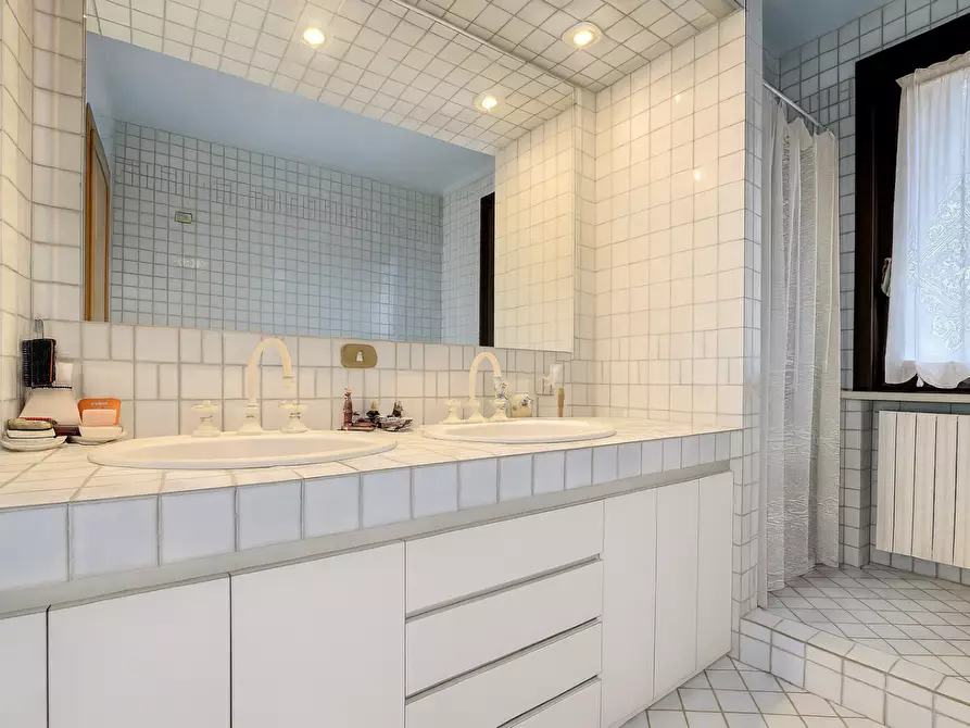 Immagine 13 di Casa bifamiliare in vendita  a Pontedera