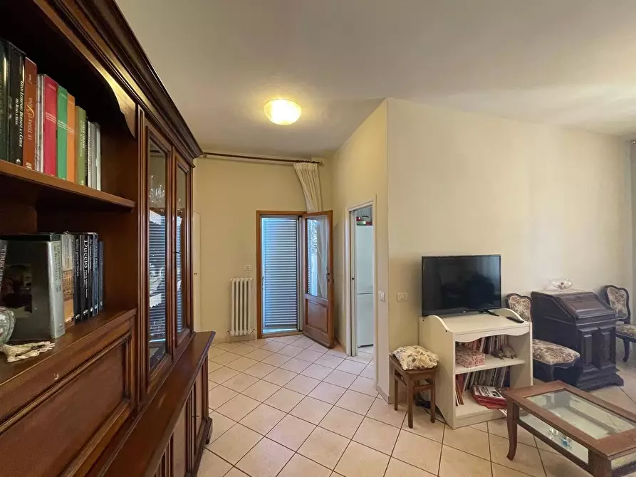 Immagine 4 di Appartamento in vendita  a Siena