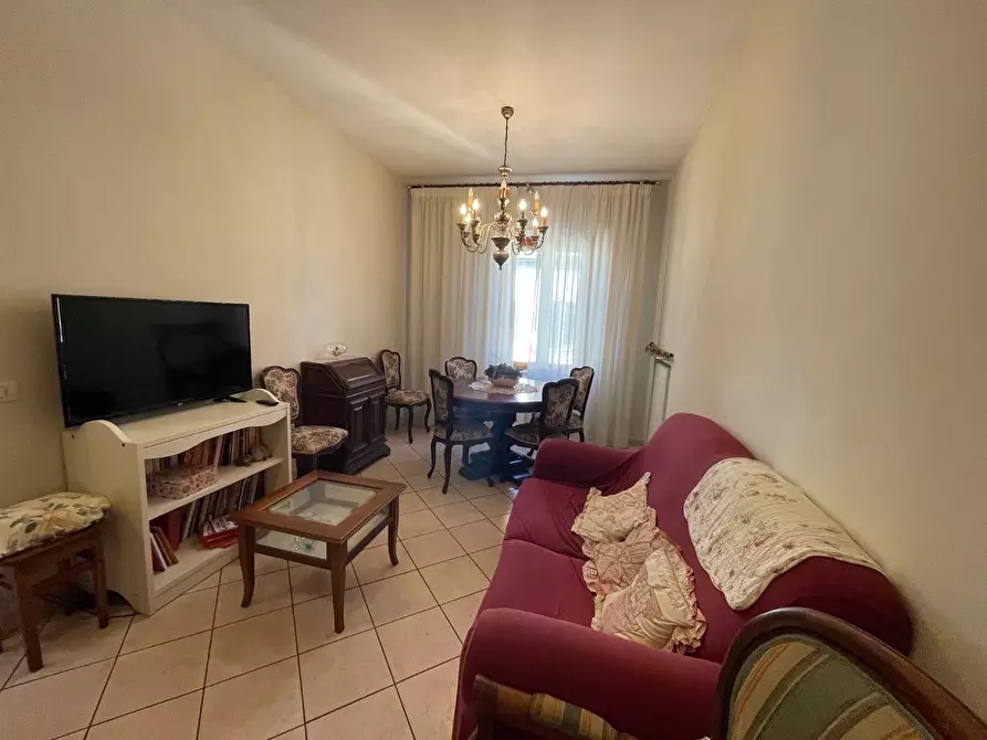 Immagine 2 di Appartamento in vendita  a Siena