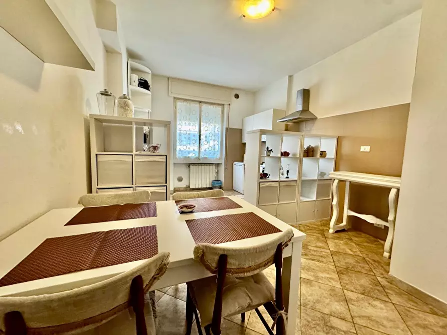 Immagine 1 di Appartamento in vendita  a Massa