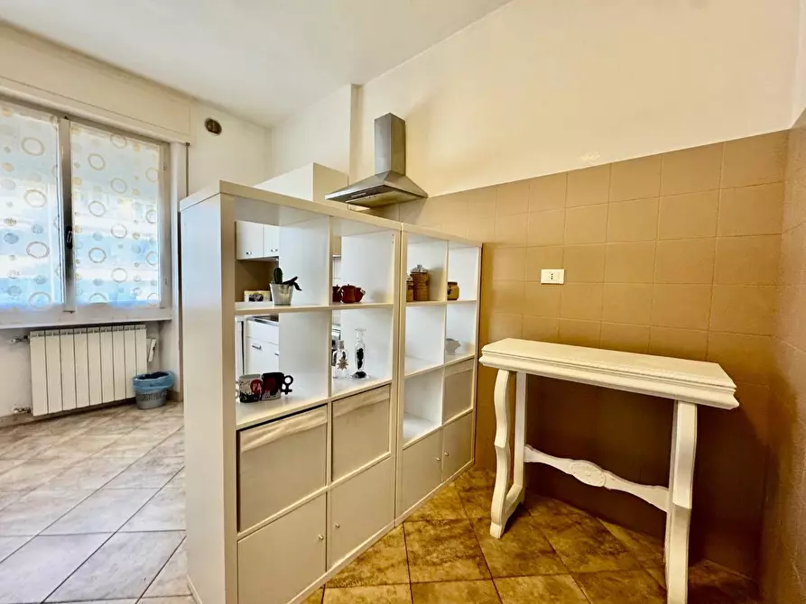 Immagine 3 di Appartamento in vendita  a Massa