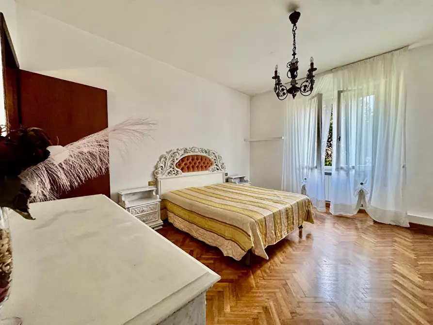 Immagine 21 di Appartamento in vendita  a Massa