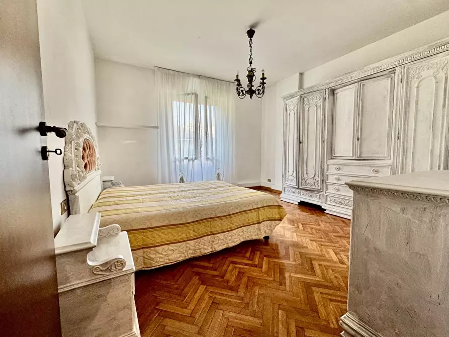 Immagine 24 di Appartamento in vendita  a Massa