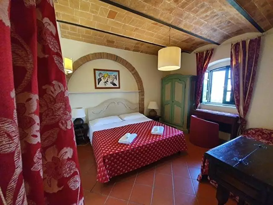 Immagine 30 di Casa colonica in vendita  a Casole D'elsa