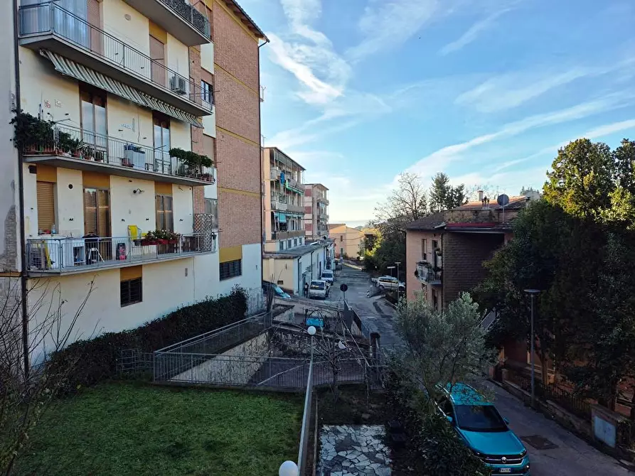 Immagine 7 di Appartamento in vendita  a Siena