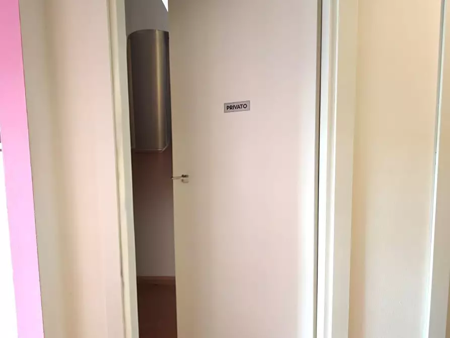 Immagine 4 di Negozio in vendita  a Fucecchio