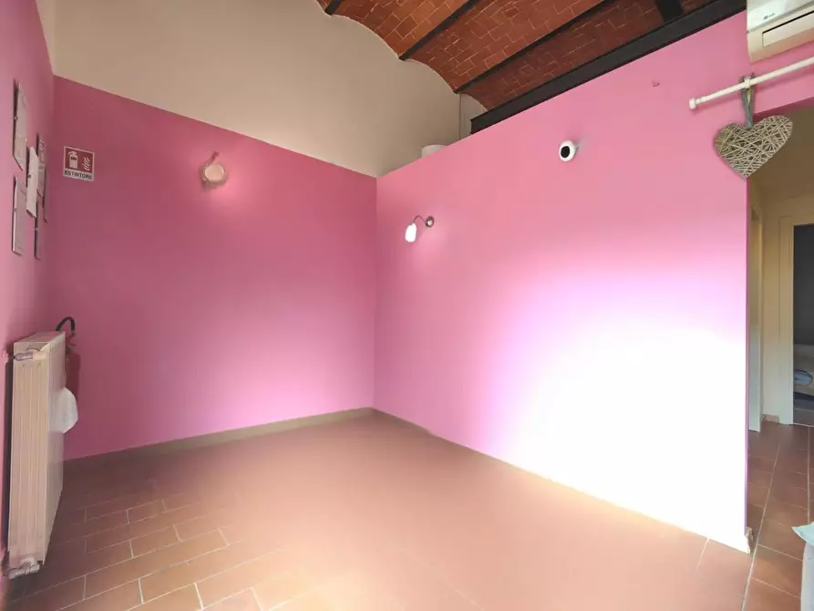 Immagine 3 di Negozio in vendita  a Fucecchio