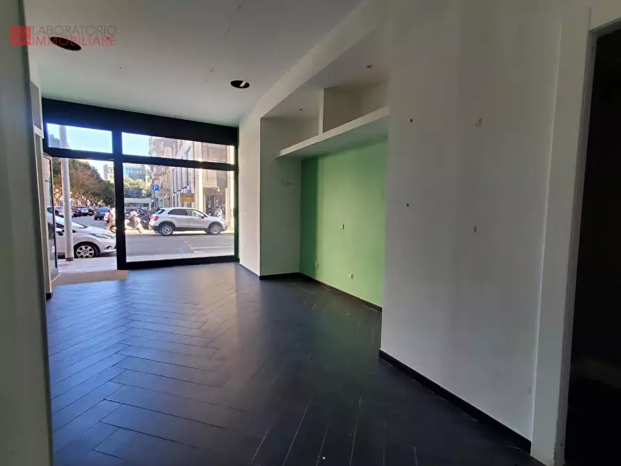 Immagine 4 di Locale commerciale in vendita  a Lecce