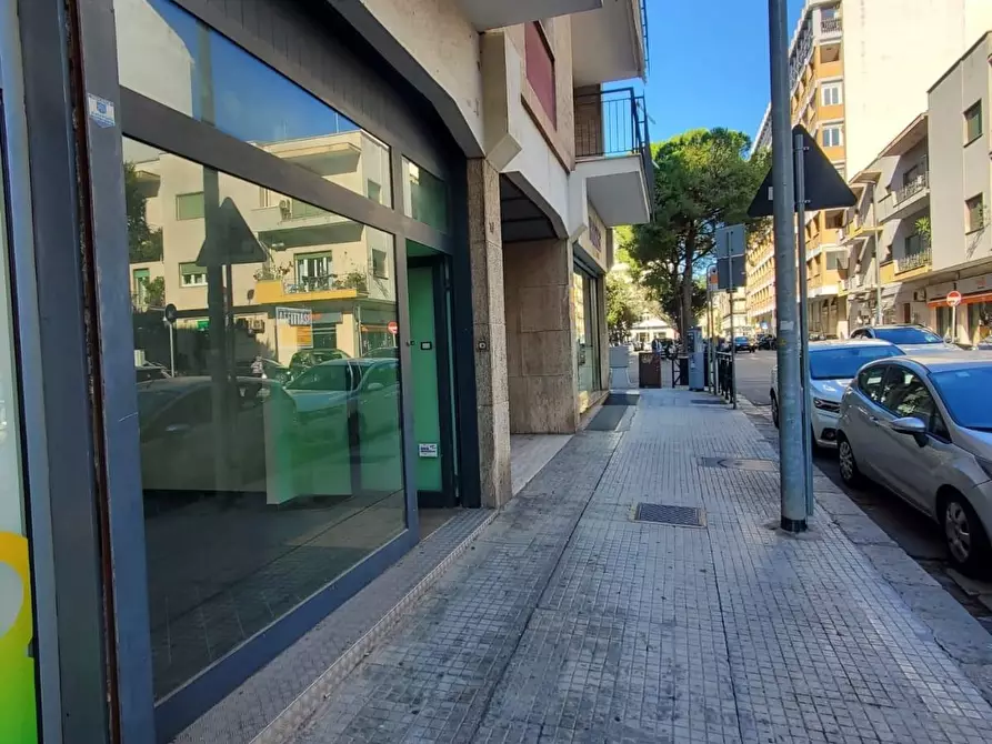 Immagine 9 di Locale commerciale in vendita  a Lecce