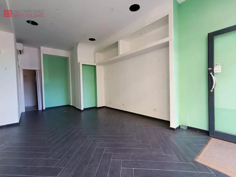 Immagine 7 di Locale commerciale in vendita  a Lecce