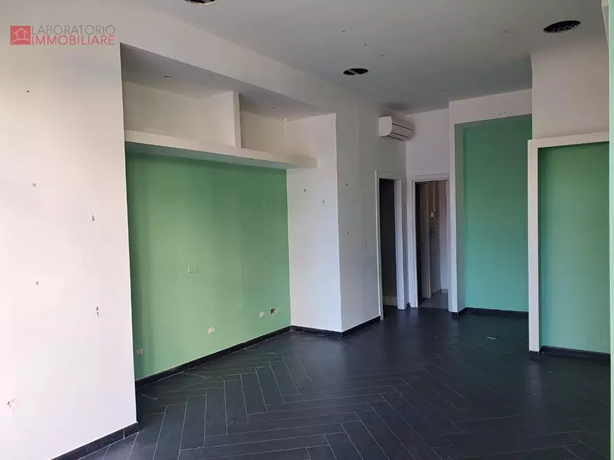 Immagine 5 di Locale commerciale in vendita  a Lecce