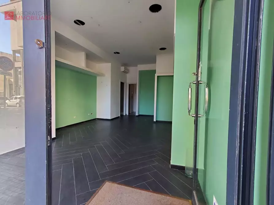 Immagine 6 di Locale commerciale in vendita  a Lecce