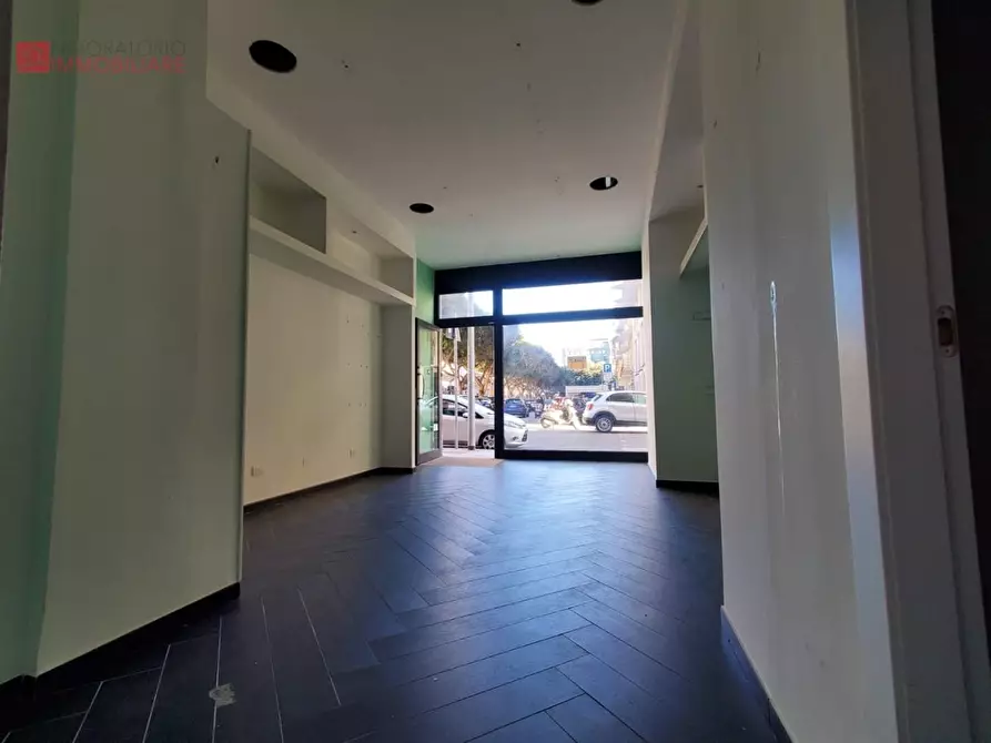 Immagine 10 di Locale commerciale in vendita  a Lecce