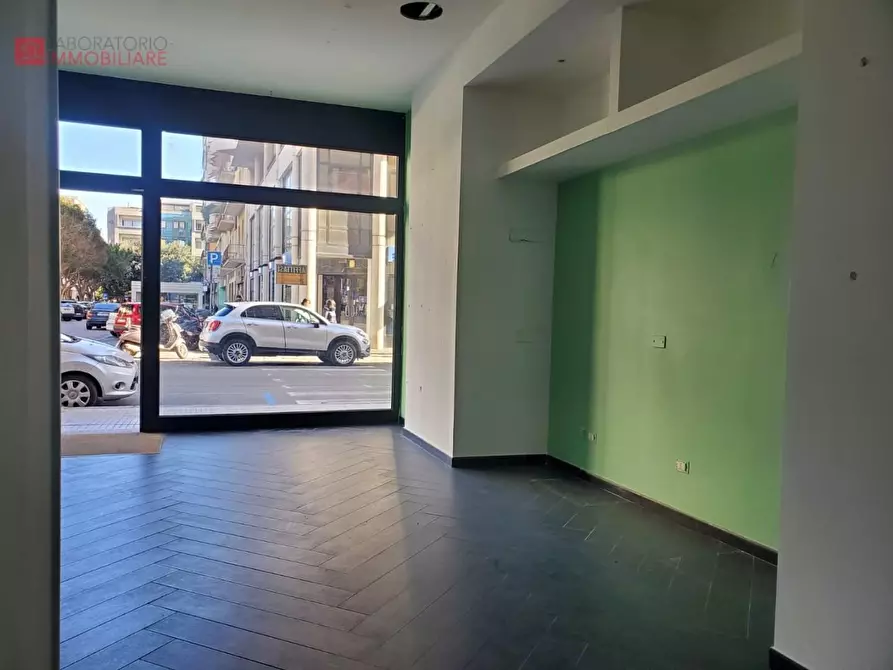 Immagine 2 di Locale commerciale in vendita  a Lecce