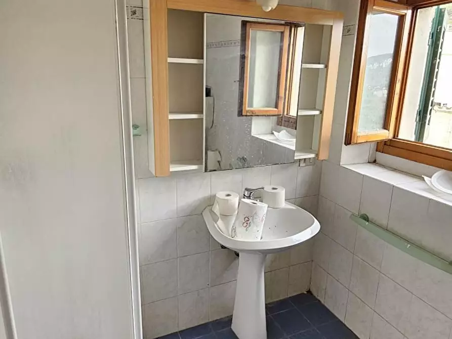 Immagine 21 di Appartamento in vendita  a Carmignano