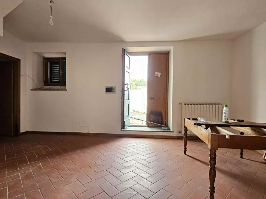 Immagine 10 di Appartamento in vendita  a Carmignano