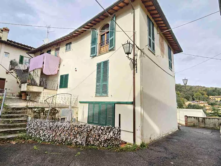 Immagine 23 di Appartamento in vendita  a Carmignano