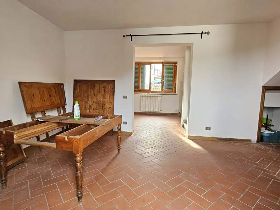 Immagine 3 di Appartamento in vendita  a Carmignano