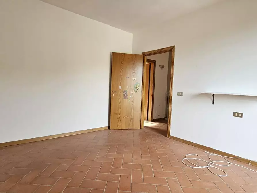 Immagine 17 di Appartamento in vendita  a Carmignano