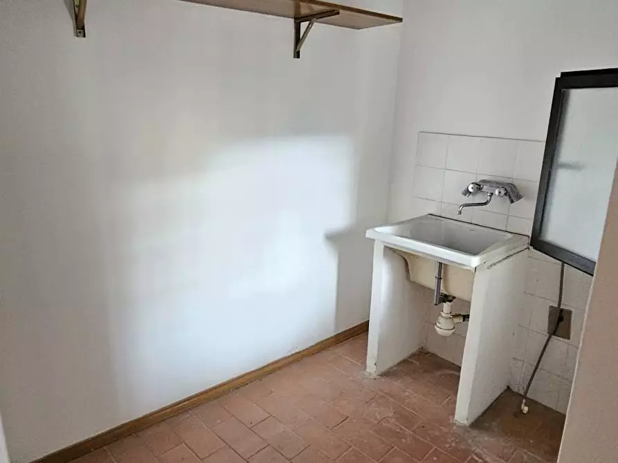 Immagine 11 di Appartamento in vendita  a Carmignano