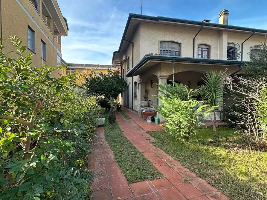 Immagine 35 di Casa bifamiliare in vendita  a Viareggio