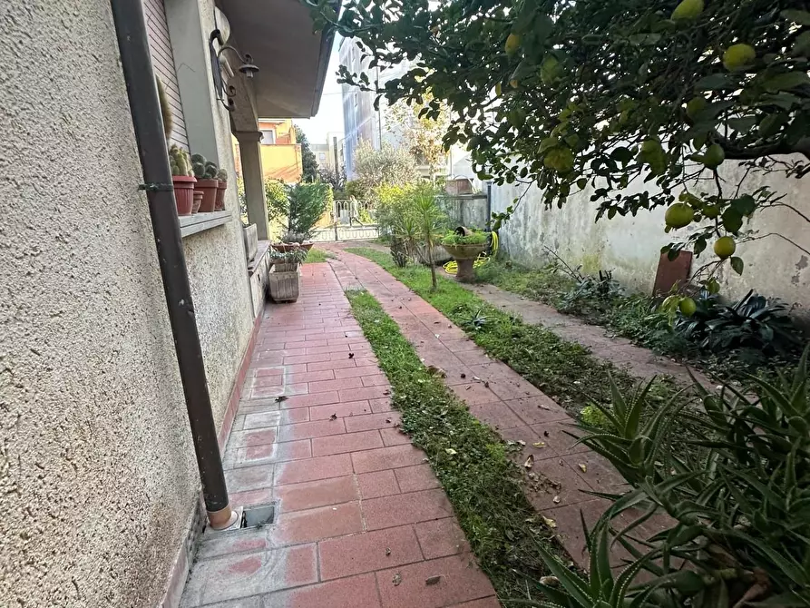 Immagine 38 di Casa bifamiliare in vendita  a Viareggio