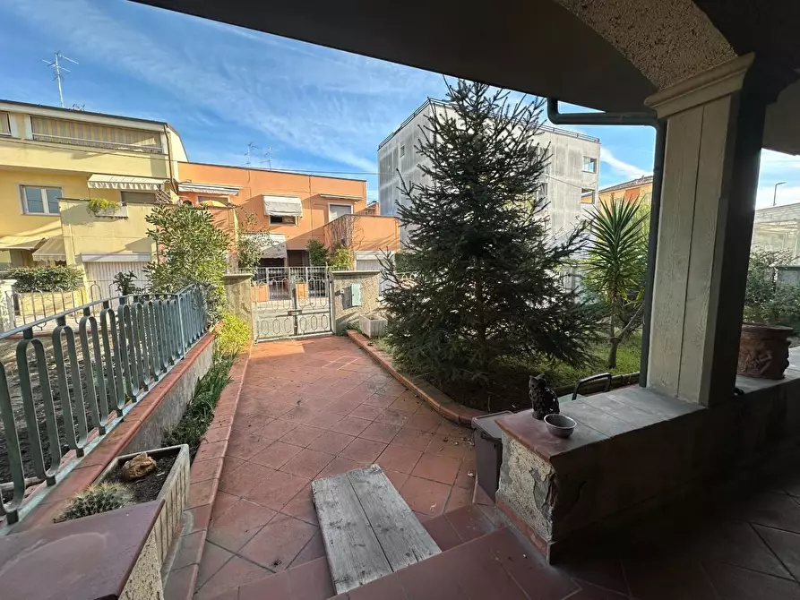 Immagine 5 di Casa bifamiliare in vendita  a Viareggio