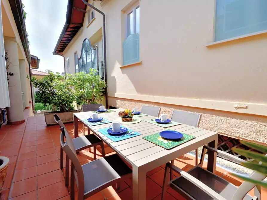 Immagine 2 di Appartamento in vendita  a Forte Dei Marmi