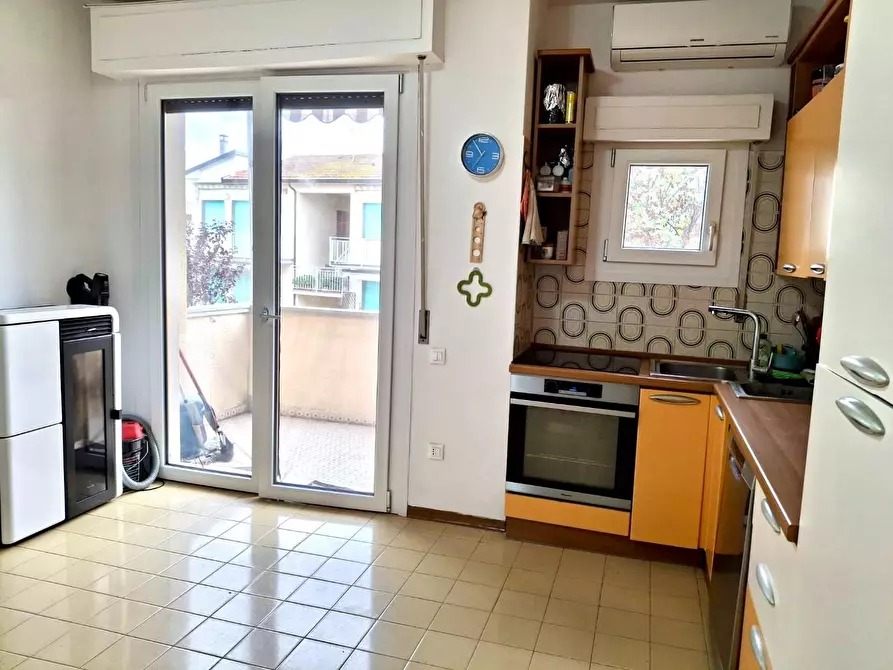 Immagine 2 di Appartamento in vendita  a Cecina