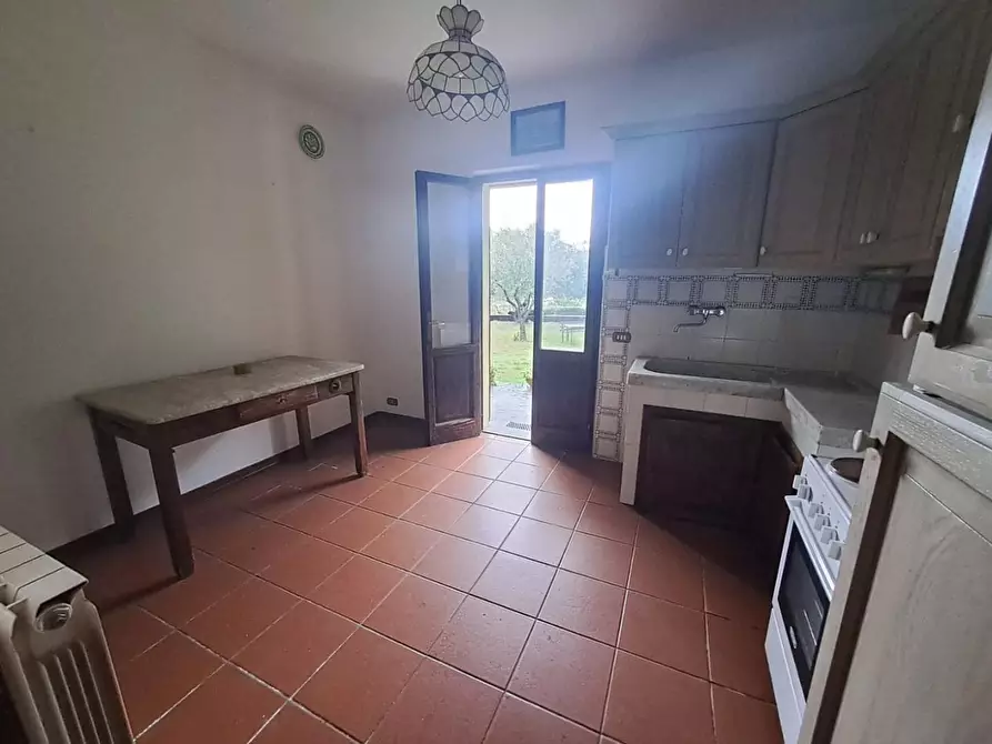 Immagine 10 di Casa bifamiliare in vendita  a Montignoso