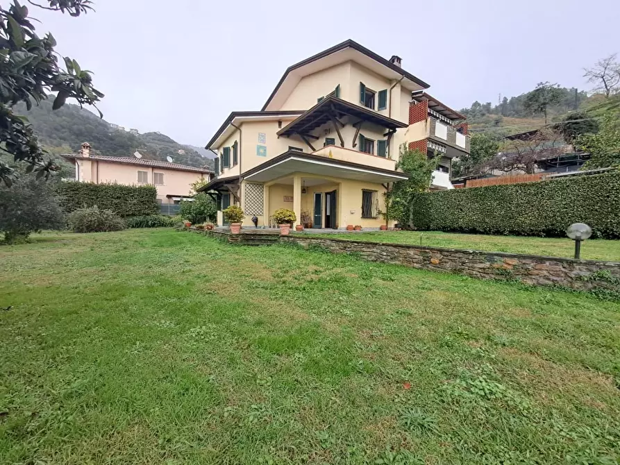 Immagine 35 di Casa bifamiliare in vendita  a Montignoso