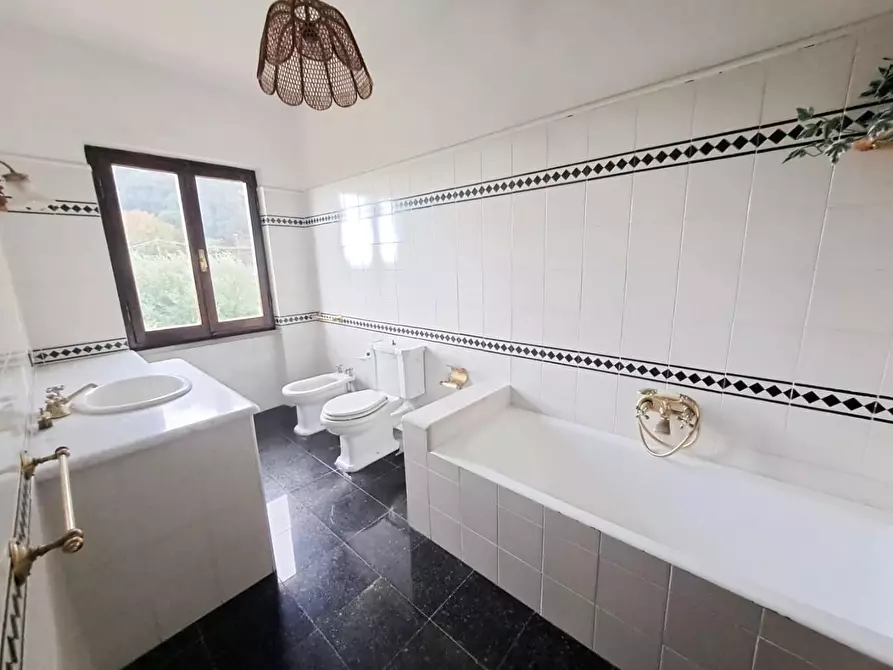 Immagine 25 di Casa bifamiliare in vendita  a Montignoso