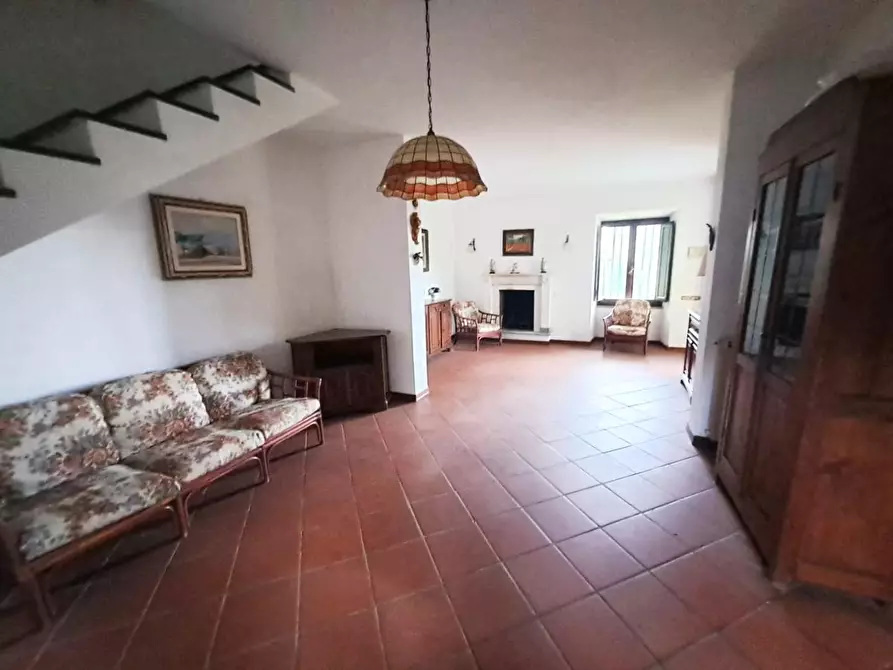 Immagine 3 di Casa bifamiliare in vendita  a Montignoso