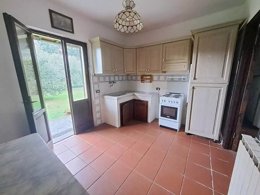 Immagine 9 di Casa bifamiliare in vendita  a Montignoso