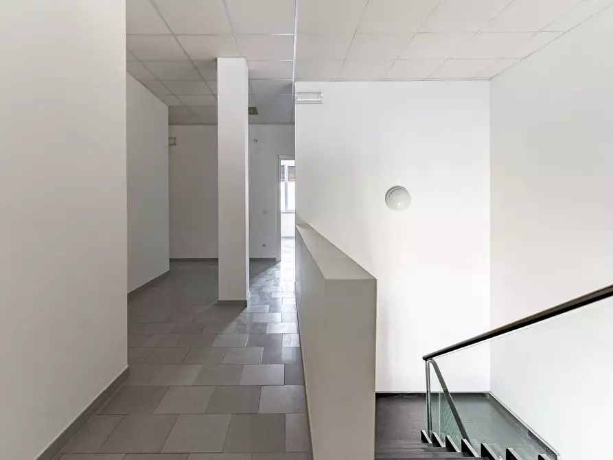 Immagine 11 di Ufficio in affitto  a Empoli