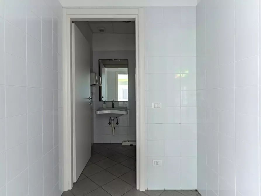 Immagine 30 di Ufficio in affitto  a Empoli