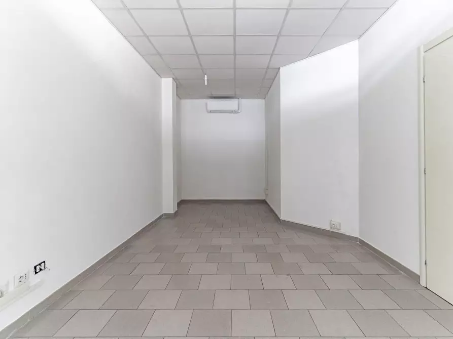 Immagine 15 di Ufficio in affitto  a Empoli