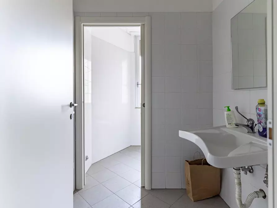 Immagine 31 di Ufficio in affitto  a Empoli