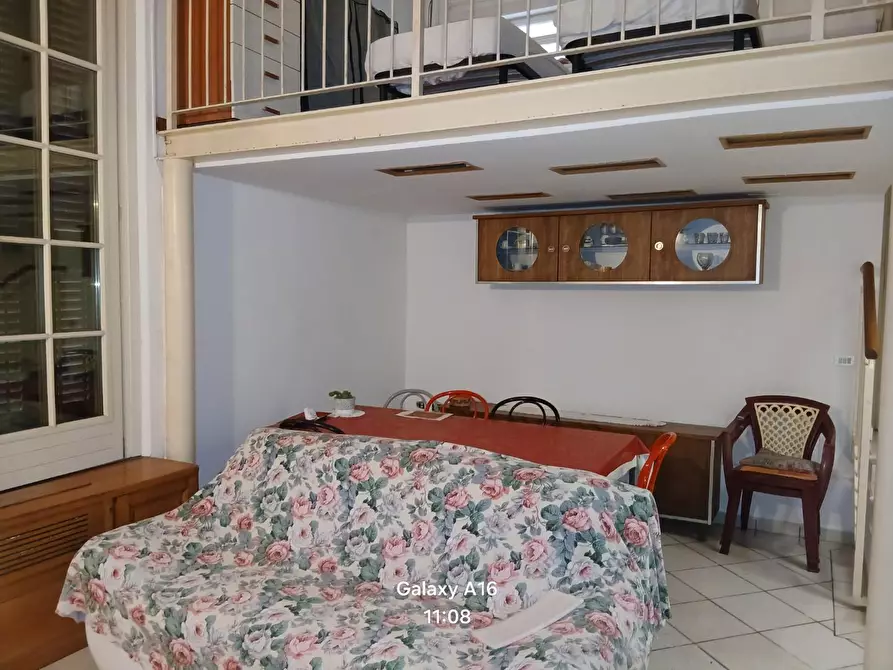 Immagine 1 di Appartamento in vendita  a Viareggio