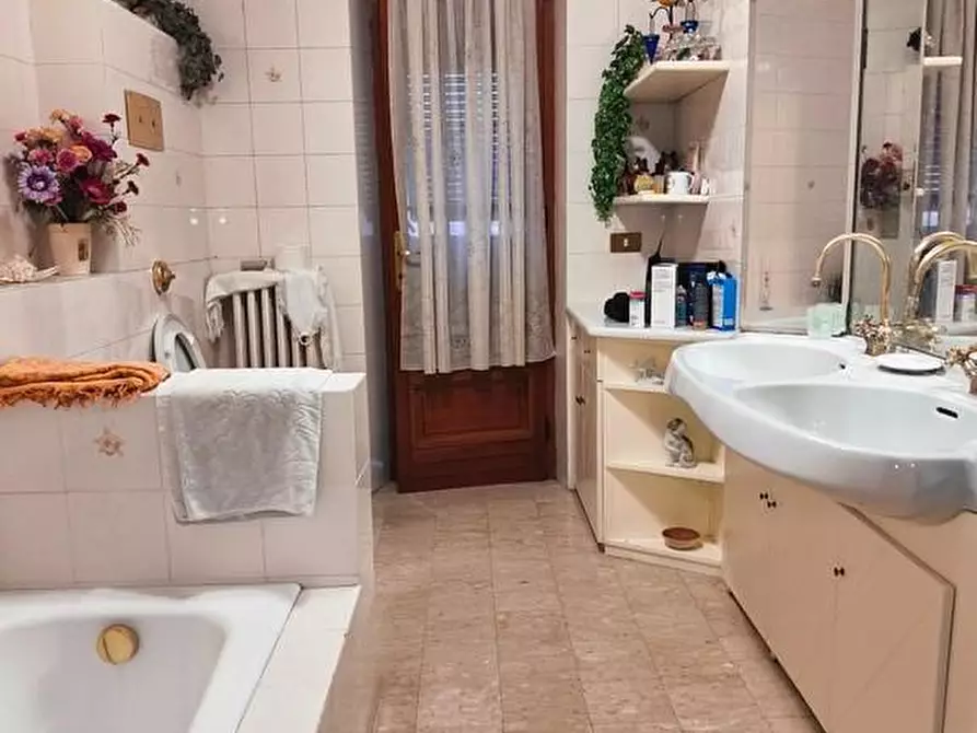 Immagine 16 di Casa semindipendente in vendita  a Castelnuovo Magra