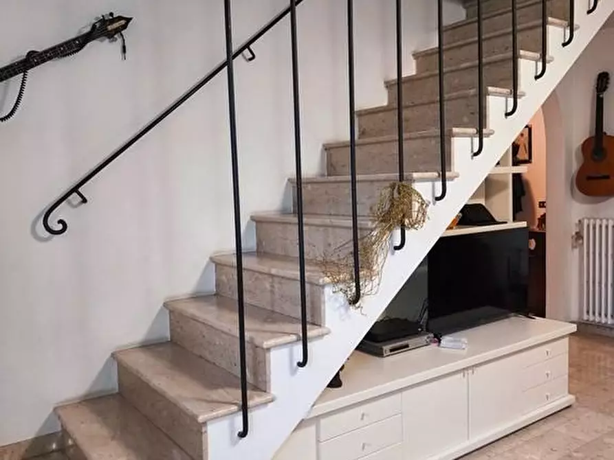 Immagine 13 di Casa semindipendente in vendita  a Castelnuovo Magra